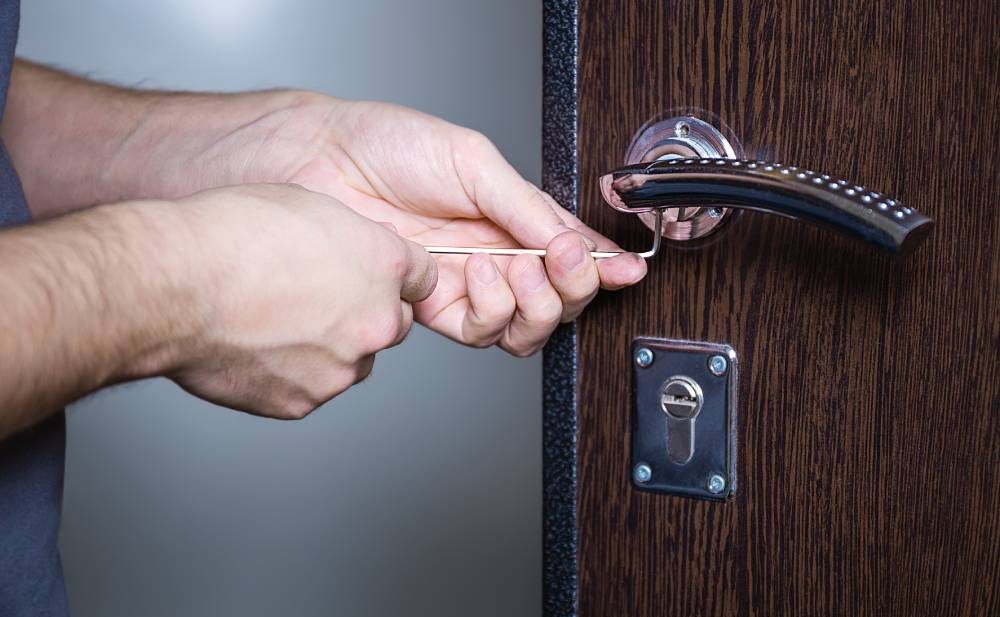 Bahçelerarası Çilingir